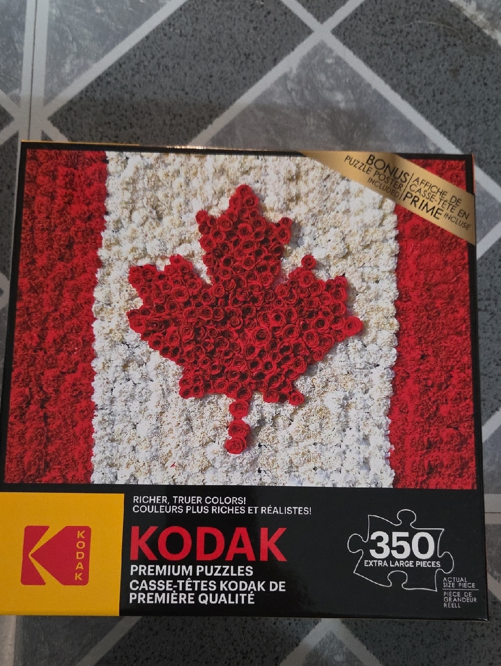 Kodak "Canadian Flag Made of Flowers" 350 x-large piece puzzle